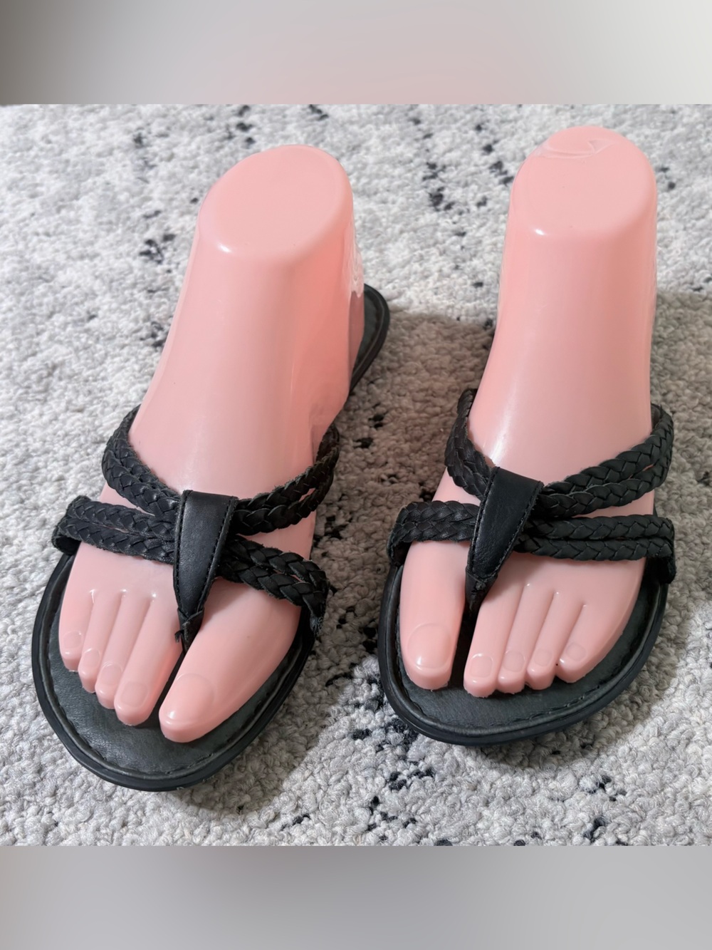Born Leather Slip On Sandals Size 7 Thong Toe Post Braided Straps Black Padded